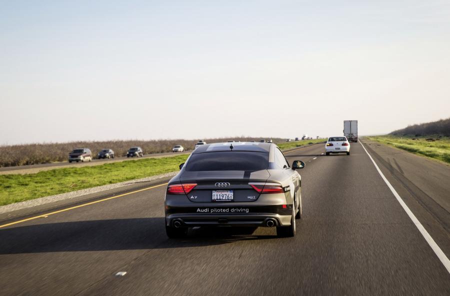  Audi A7 Sportback Piloted Driving Concept 2015 года  (фото 3 из 15)